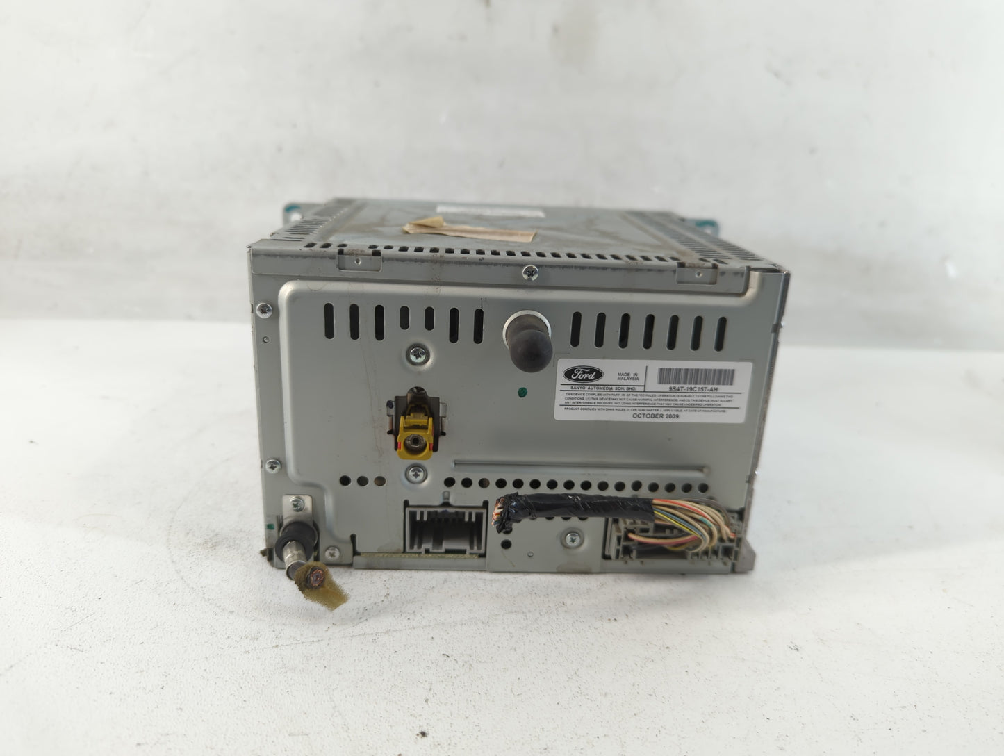2010-2011 Ford Focus Radio AM FM Cd Player Receiver Replacement P/N:9S4T-19C157-AH Fits Fits 2010 2011 OEM Used Auto Parts -