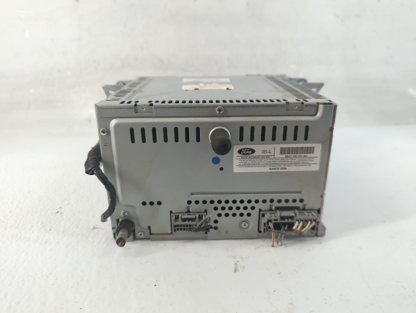 2010-2011 Ford Focus Radio AM FM Cd Player Receiver Replacement P/N:9S4T-19C107-AC Fits Fits 2010 2011 OEM Used Auto Parts -