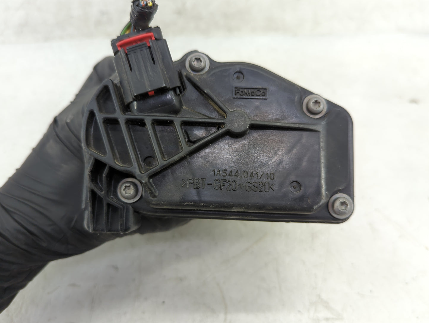 2010-2012 Ford Fusion Throttle Body P/N:9L8E-BC Fits Fits 2009 2010 2011 2012 OEM Used Auto Parts - Oemusedautoparts1.com