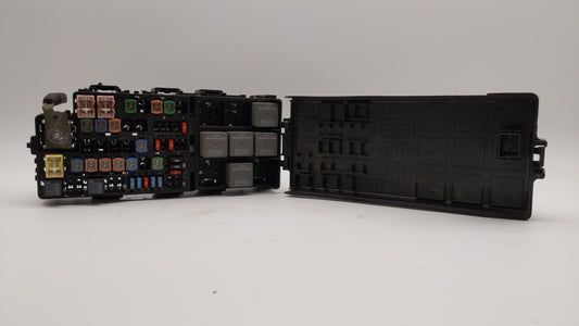 2010-2012 Ford Fusion Fusebox Fuse Box Panel Relay Module P/N:AE5T-14290-E 6E5T-14A003-AB, BE5T-14290-E Fits Fits 2010 2011 2012 OEM Used Auto Parts