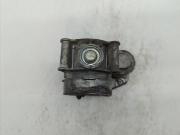 2010-2012 Ford Fusion Throttle Body P/N:9L8Z-A DS7Z-A, 9L8E-9F991-BC, DS7E-9F991-AK, DS7E-9F991-AJ Fits Fits 2009 2010 2011 2012 OEM Used Auto Parts