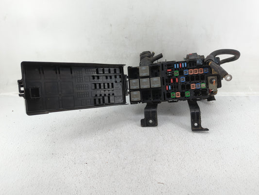 2010-2012 Ford Fusion Fusebox Fuse Box Panel Relay Module P/N:6E5T-14A003-AB AE5T-14290-C, BH6T-14290-B Fits Fits 2010 2011 2012 OEM Used Auto Parts