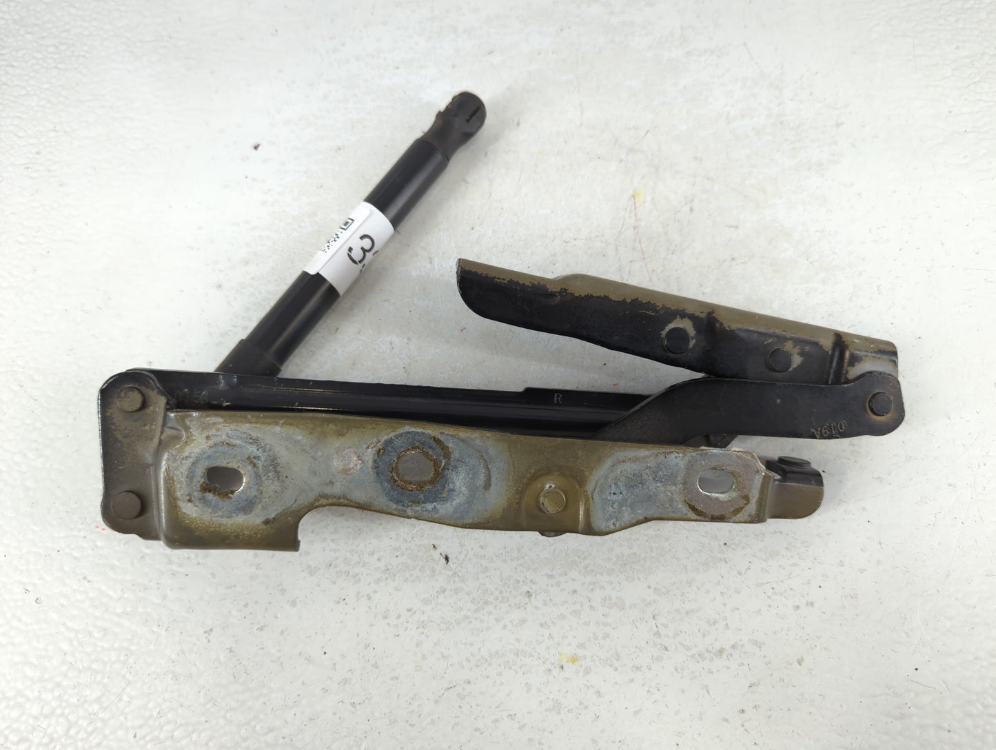 2010 Ford Mustang Driver Left Hood Hinge - Oemusedautoparts1.com
