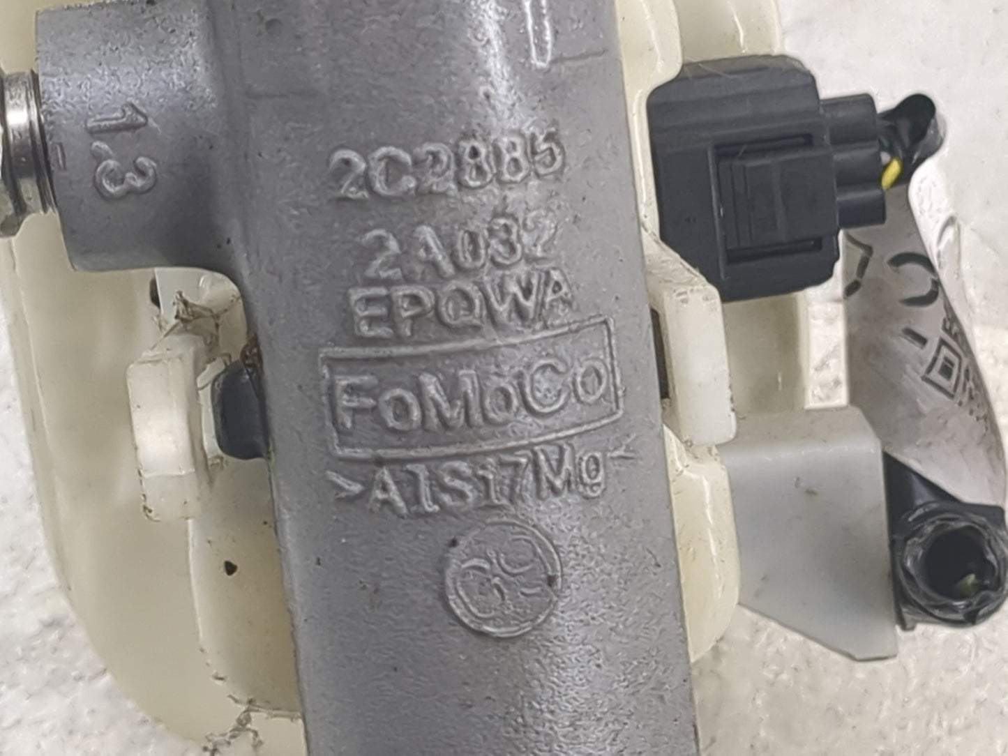 2010-2012 Ford Taurus Brake Master Cylinder 1497872 - Oemusedautoparts1.com