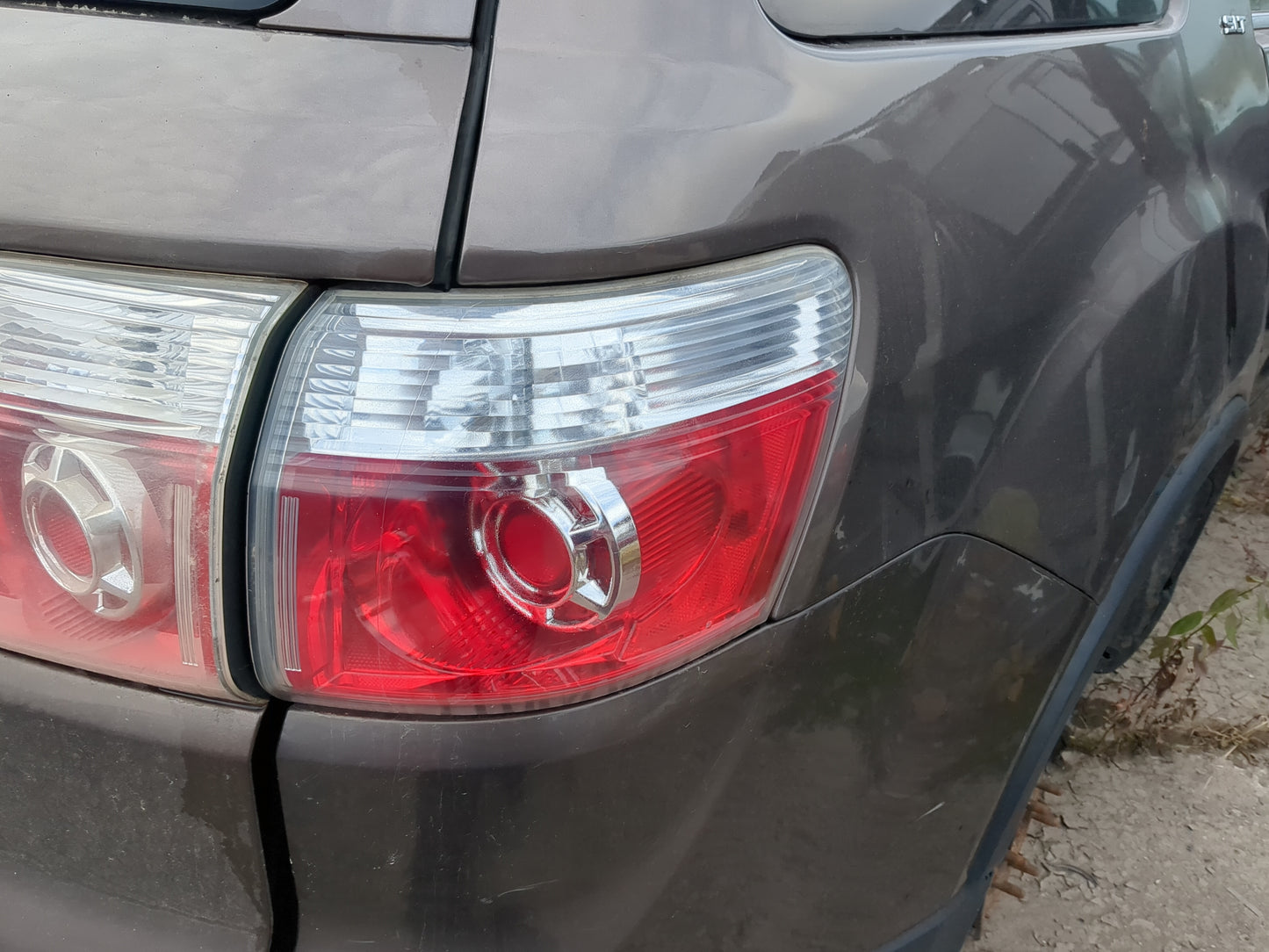 2007-2012 Gmc Acadia Tail Light Assembly Passenger Right OEM Fits Fits 2007 2008 2009 2010 2011 2012 OEM Used Auto Parts - O