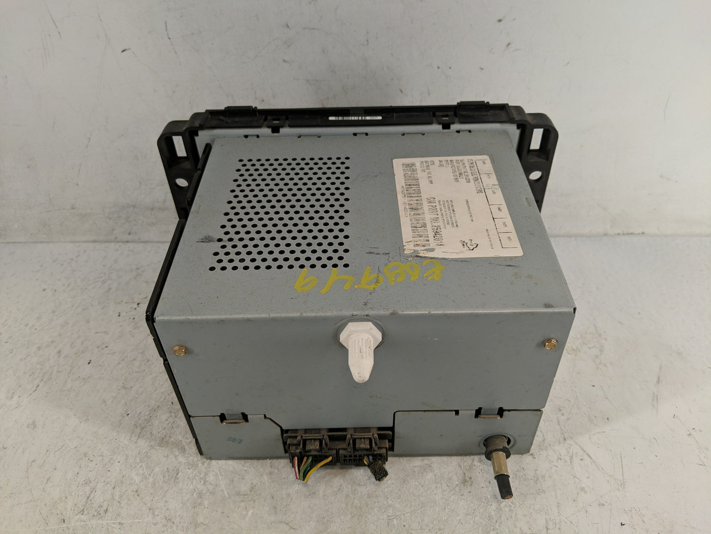 2007-2013 Gmc Sierra 1500 Radio AM FM Cd Player Receiver Replacement P/N:25942014 Fits OEM Used Auto Parts - Oemusedautopart