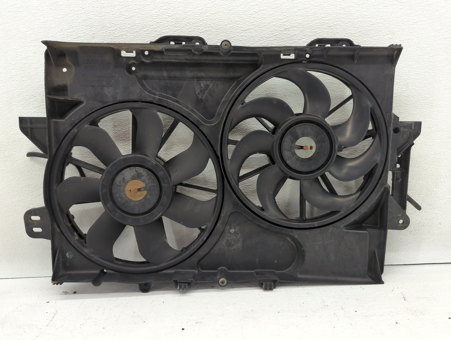 2010-2012 Gmc Terrain Left Radiator Fan Motor Assembly - Oemusedautoparts1.com