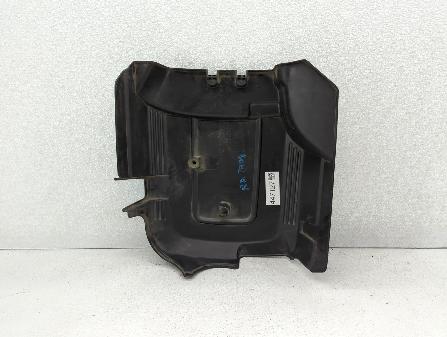 2010 Gmc Yukon Engine Cover - Oemusedautoparts1.com