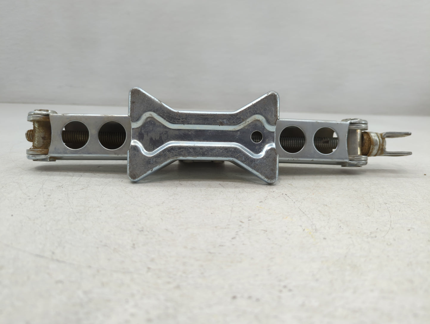 2010 Honda Insight Spare Scissor Car Jack - Oemusedautoparts1.com