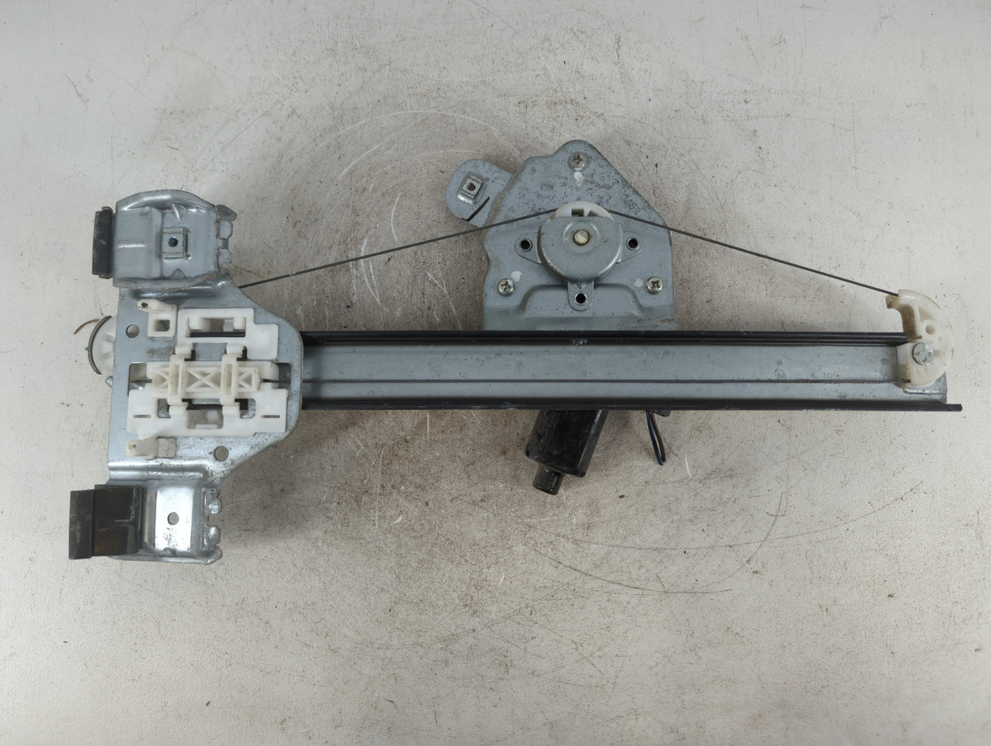 2010 Hummer H3 Driver Left Front Window Regulator - Oemusedautoparts1.com