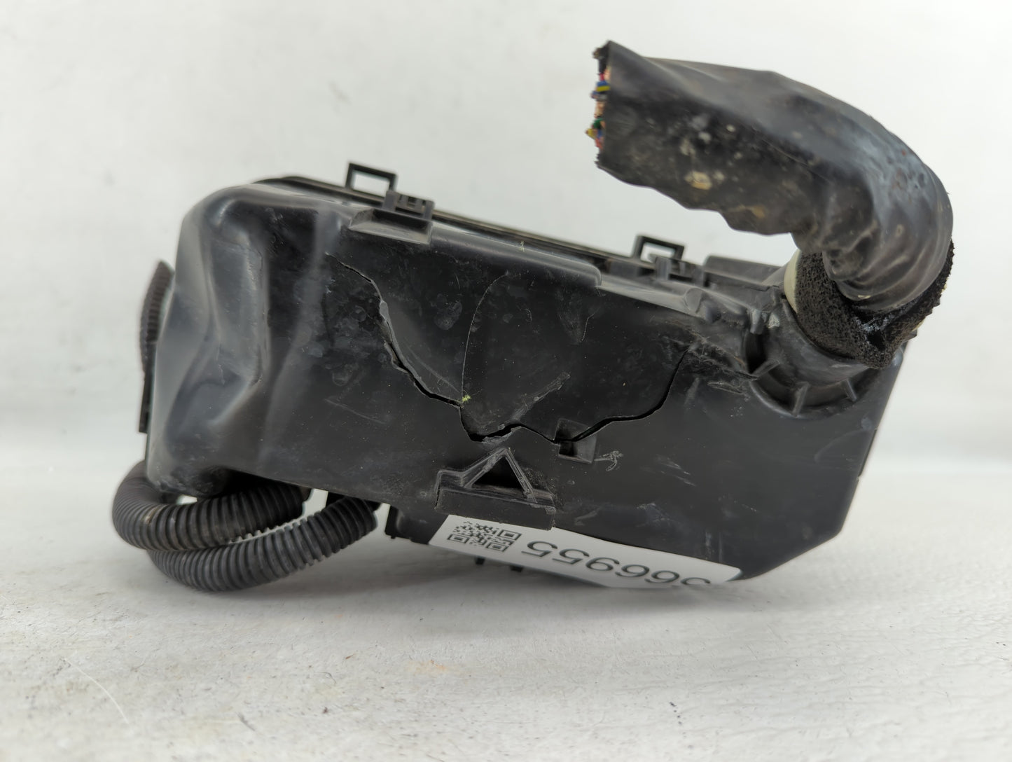 2010 Hyundai Accent Fusebox Fuse Box Panel Relay Module P/N:49D0402E133032 01A4I0739 Fits OEM Used Auto Parts - Oemusedautop