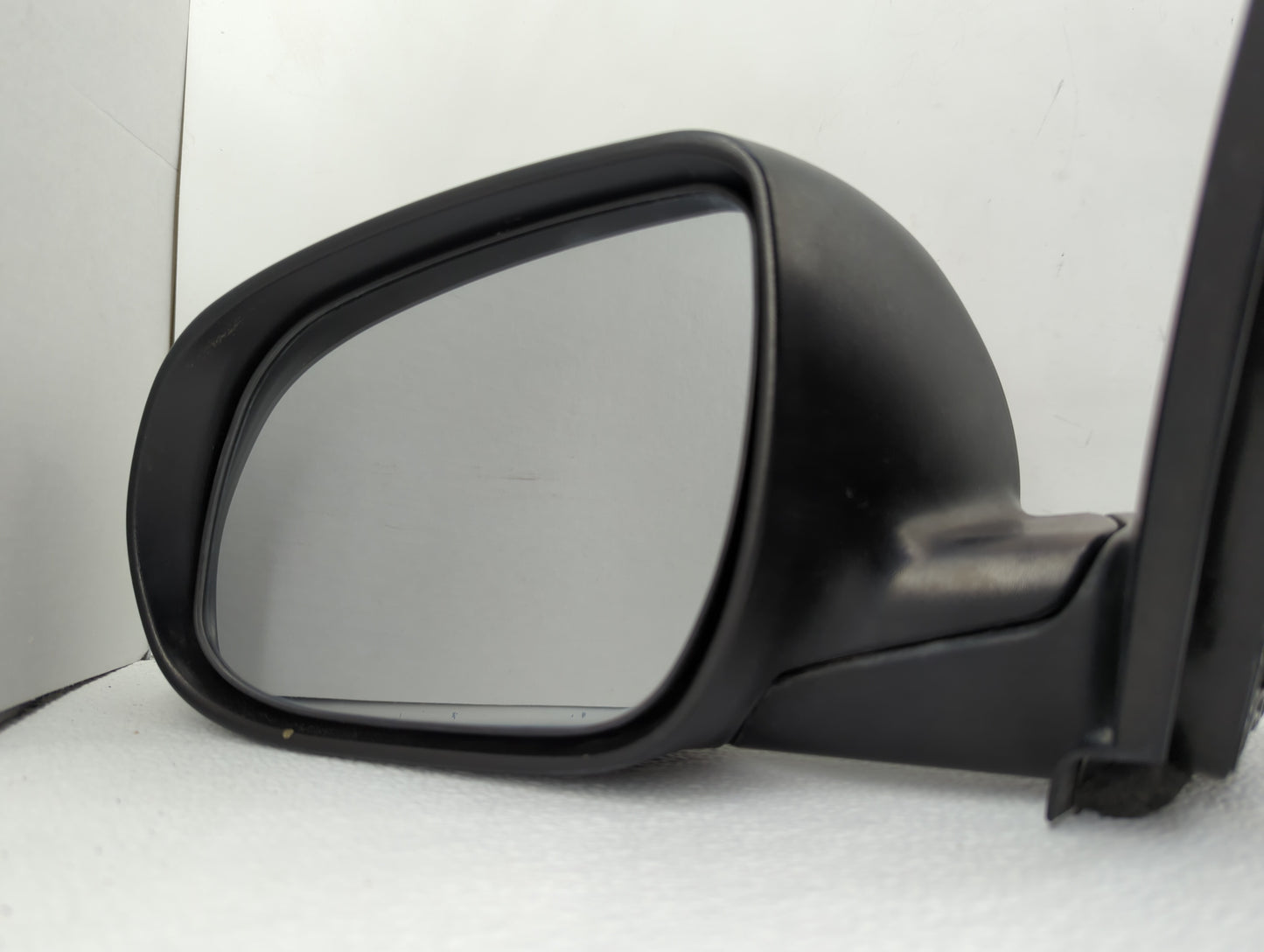 2010 Hyundai Accent Driver Side View Mirror - Left Door Mirror OEM Used - Oemusedautoparts1.com