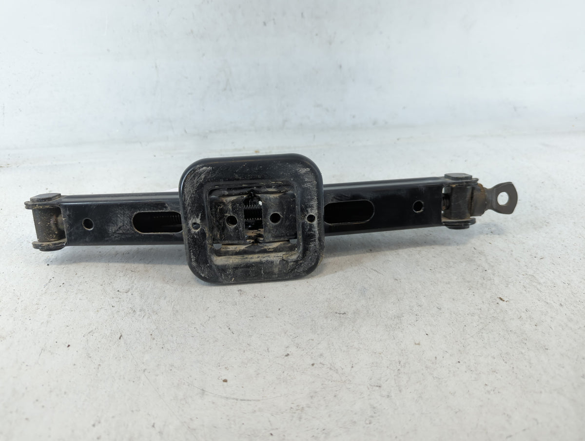 2010 Hyundai Elantra Spare Scissor Car Jack 690057 - Oemusedautoparts1.com