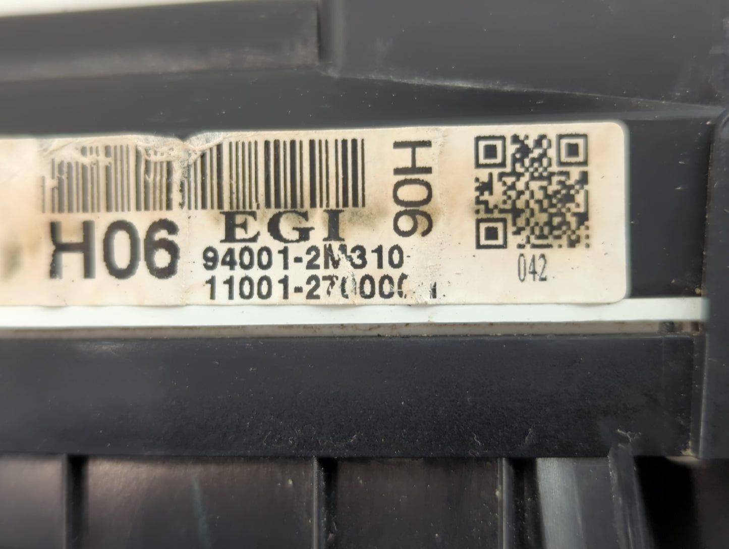 2009-2010 Hyundai Genesis Instrument Cluster Speedometer Gauges P/N:94001-2M310 Miles: Fits Fits 2009 2010 OEM Used Auto Par