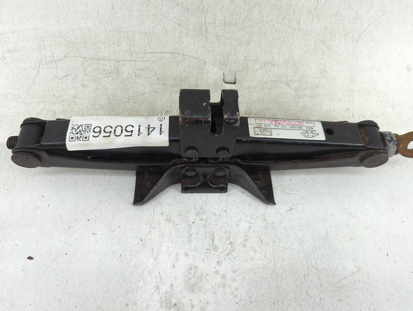 2010 Hyundai Sonata Spare Scissor Car Jack - Oemusedautoparts1.com