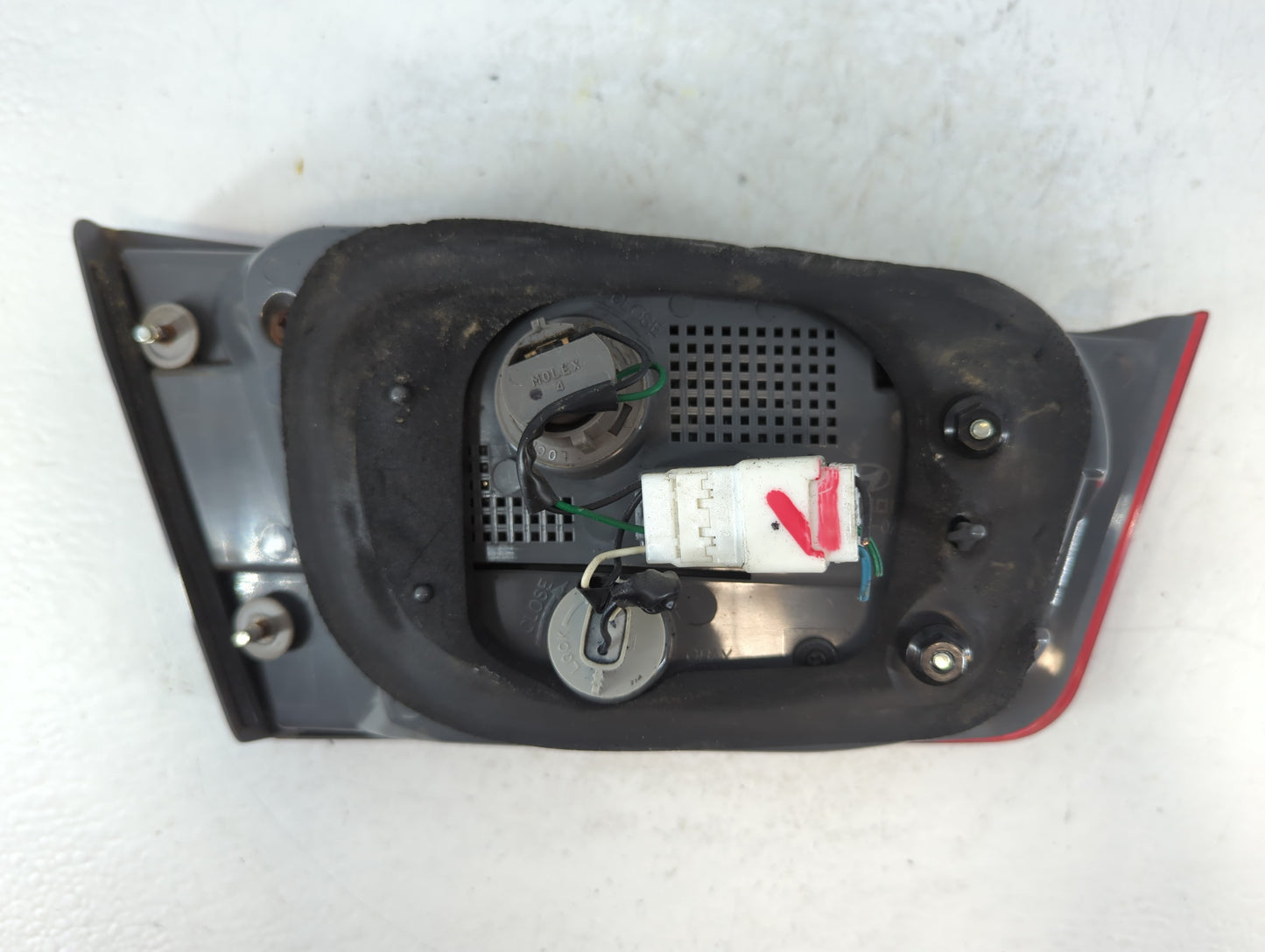 2009-2010 Hyundai Sonata Tail Light Assembly Passenger Right OEM P/N:d28b-13a603-ab 92404-0A Fits Fits 2009 2010 OEM Used Au