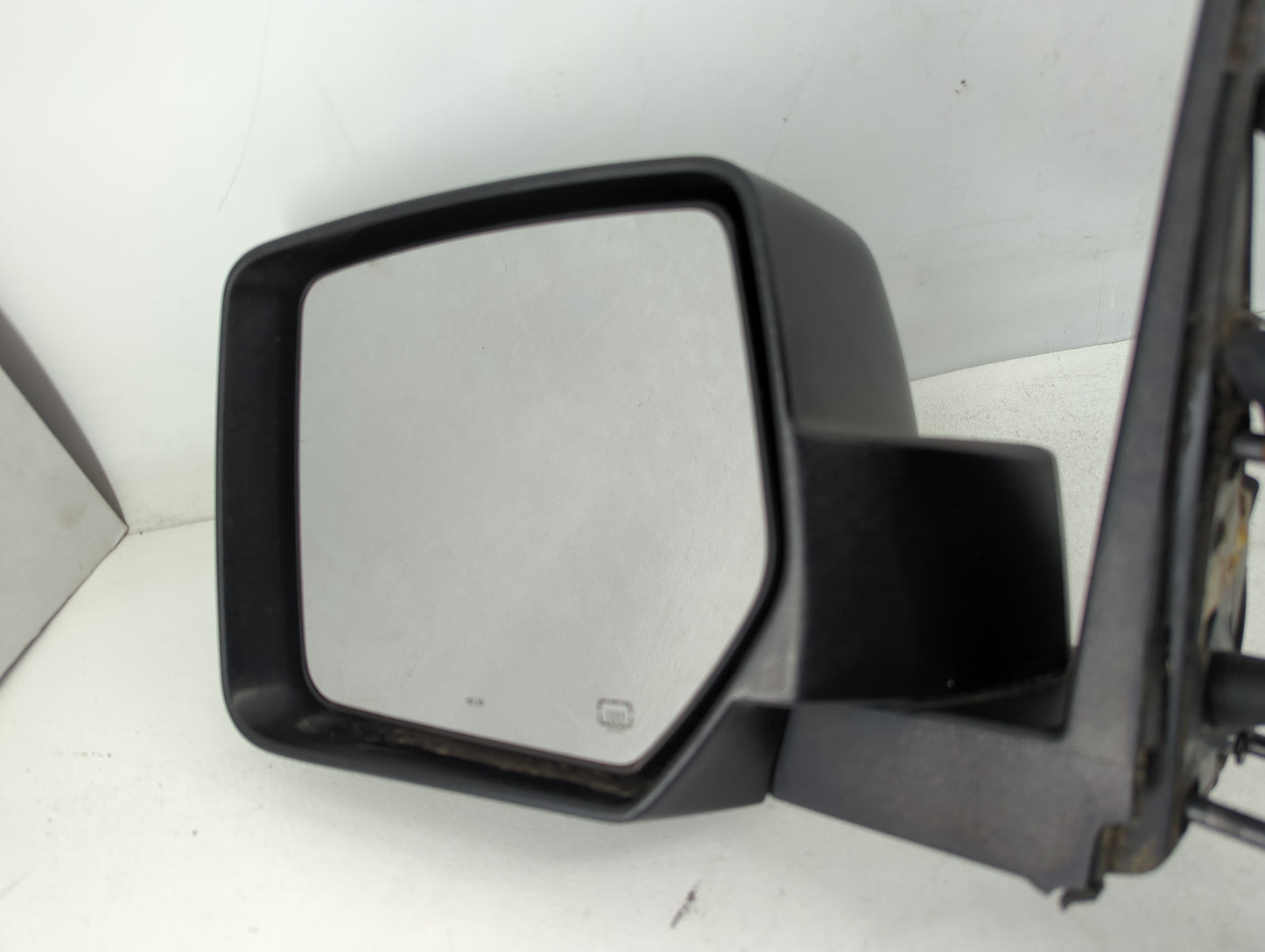 2008-2012 Jeep Liberty Driver Side View Mirror - Left Door Mirror OEM Used - Oemusedautoparts1.com