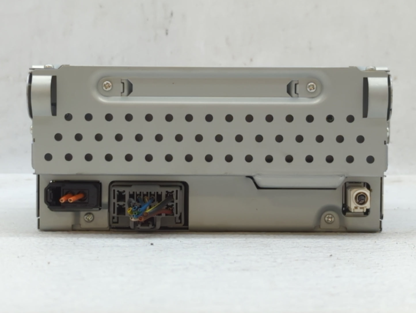 2008-2012 Land Rover Lr2 Am Fm Cd Player Radio Receiver - Oemusedautoparts1.com