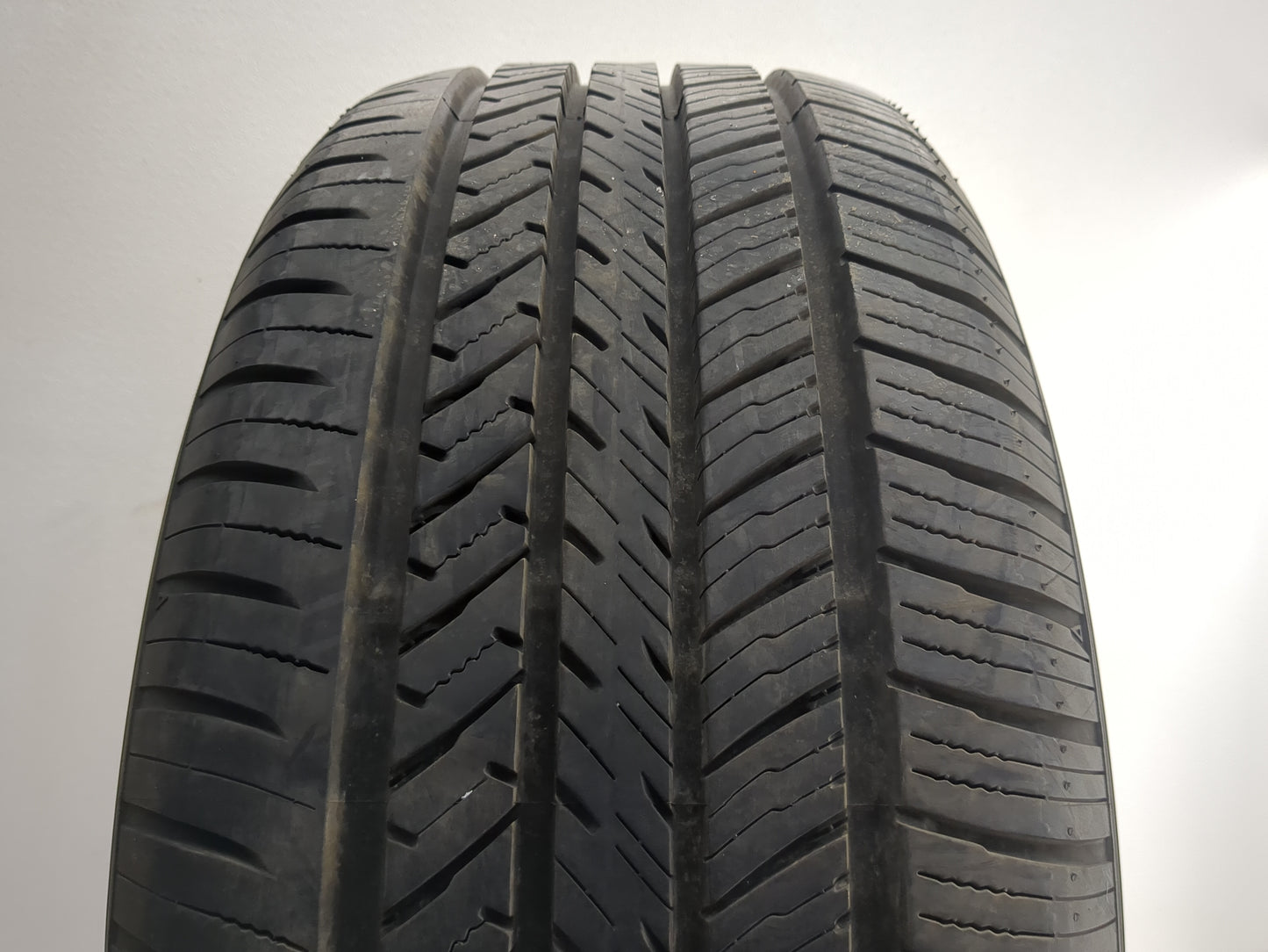Used Tire 225/50R18 YOKOHAMA YK-GTX ALL SEASON 95V - Tread Depth 9/32 - Oemusedautoparts1.com