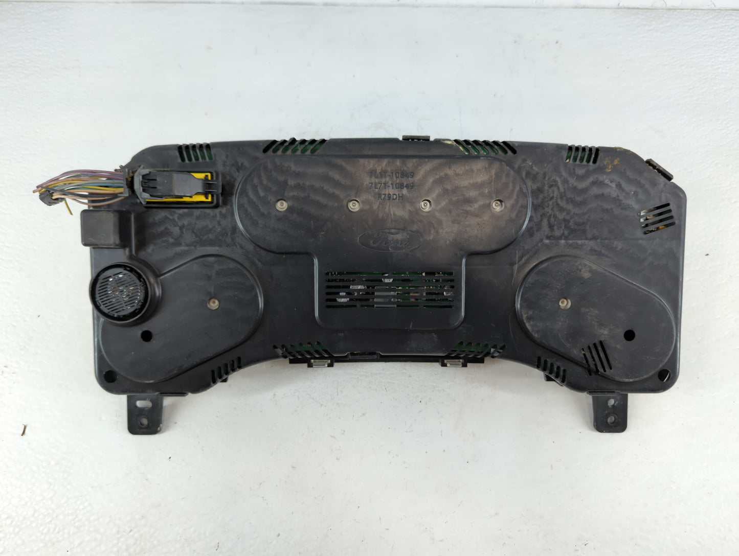 2010 Lincoln Navigator Instrument Cluster Speedometer Gauges P/N:R79DH 7L1T-10849 Fits OEM Used Auto Parts - Oemusedautopart