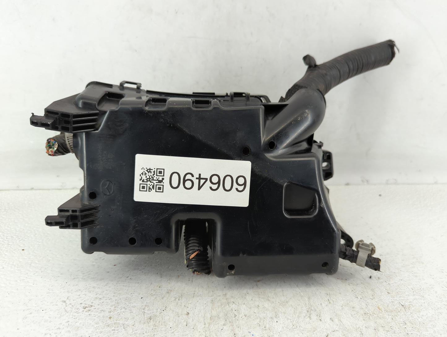 2010 Mazda 3 Fusebox Fuse Box Panel Relay Module P/N:bbm6-66761 Fits Fits 2002 2003 2004 OEM Used Auto Parts - Oemusedautopa