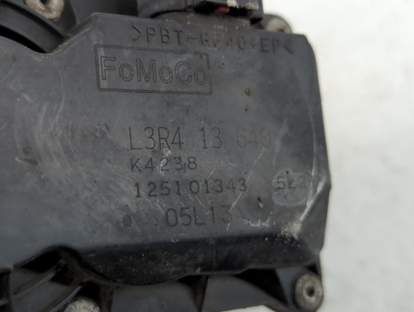 2006-2013 Mazda 3 Throttle Body P/N:L3R4 13 640 125101343 Fits Fits 2006 2007 2008 2009 2010 2011 2012 2013 OEM Used Auto Pa