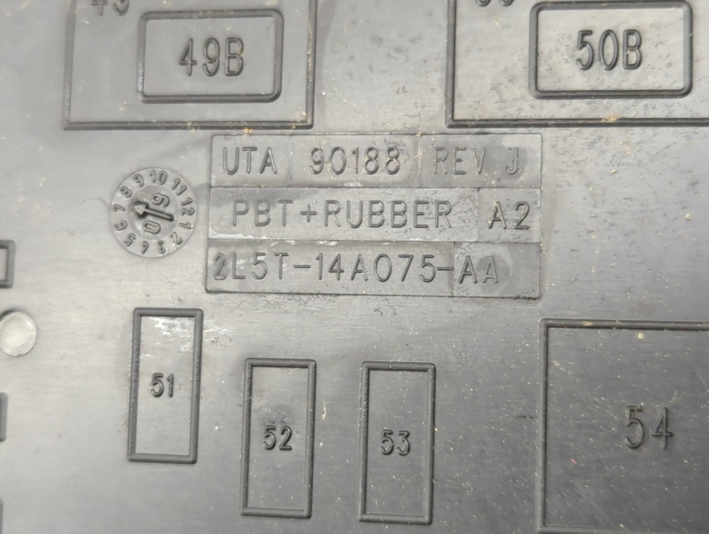 2010 Mazda B-4000 Fusebox Fuse Box Panel Relay Module P/N:2L5T-14A075-AA 5C2T-14B192-AA, 8L2T-14B192-AA Fits OEM Used Auto P