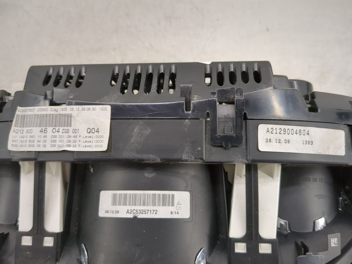 2010 Mercedes-Benz E550 Instrument Cluster Speedometer Gauges P/N:A2C53257172 A212 900 46 04 Miles: Fits OEM Used Auto Parts