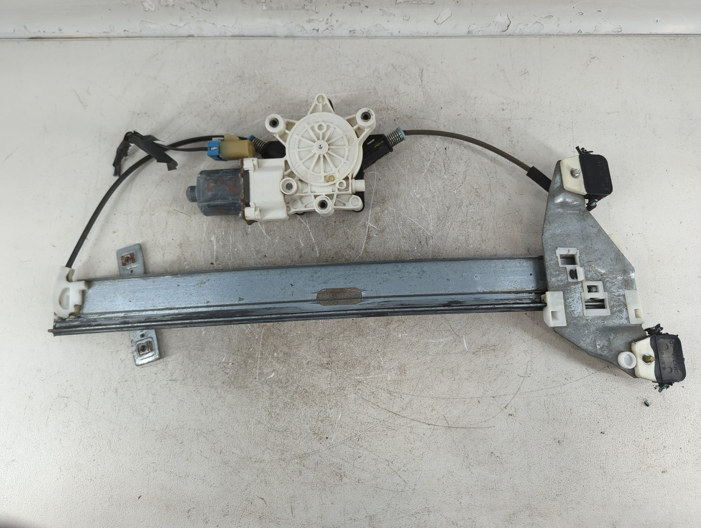 2010 Mercedes-benz Gl450 Driver Rear Door Window Oem - Oemusedautoparts1.com