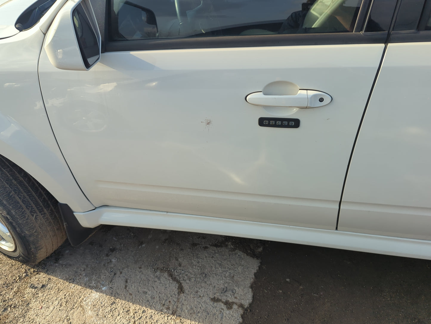 2008-2011 Mercury Mariner Driver Front Door Oem - Oemusedautoparts1.com