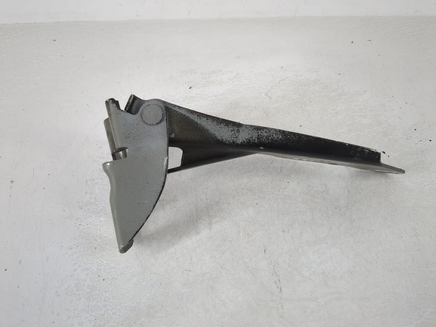 2010 Mercury Mariner Passenger Hood Hinge 947067 - Oemusedautoparts1.com