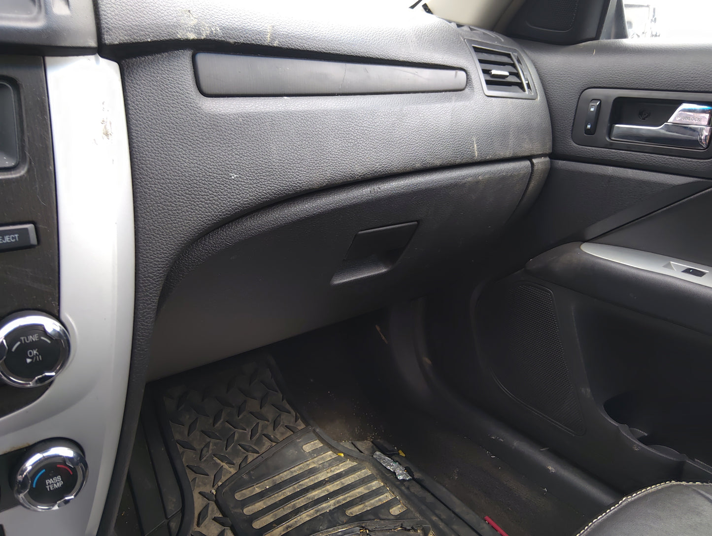2010 Mercury Milan Passenger Glove Box Door Storage Compartment - Oemusedautoparts1.com