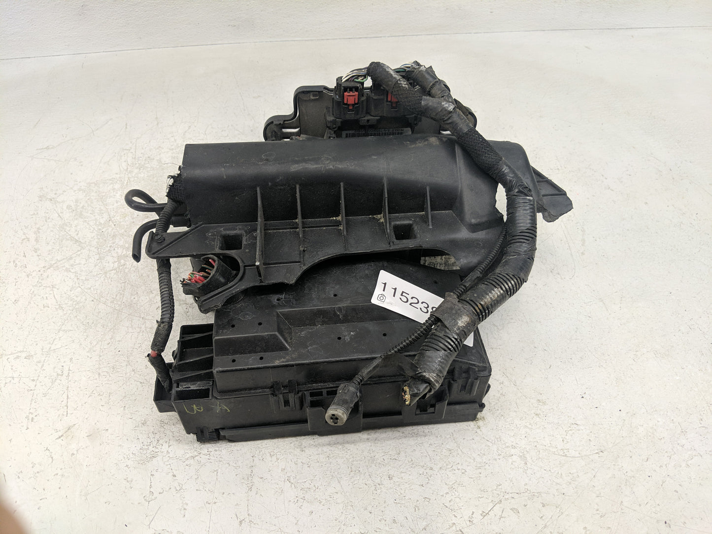2002-2010 Mercury Mountaineer Fusebox Fuse Box Panel Relay Module P/N:P04693221AF Fits OEM Used Auto Parts - Oemusedautopart