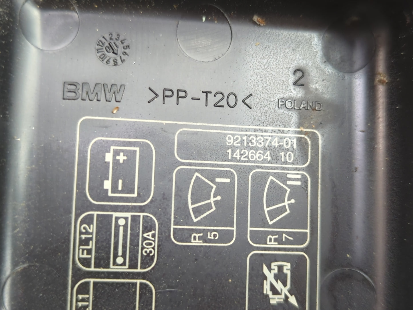 2010-2011 Mini Cooper Fusebox Fuse Box Panel Relay Module P/N:9213374-01 9213372-01 Fits Fits 2010 2011 OEM Used Auto Parts