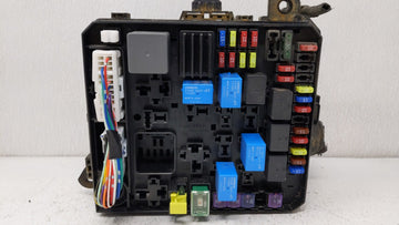 2010 Mitsubishi Outlander Fusebox Fuse Box Panel Relay Module Fits OEM Used Auto Parts