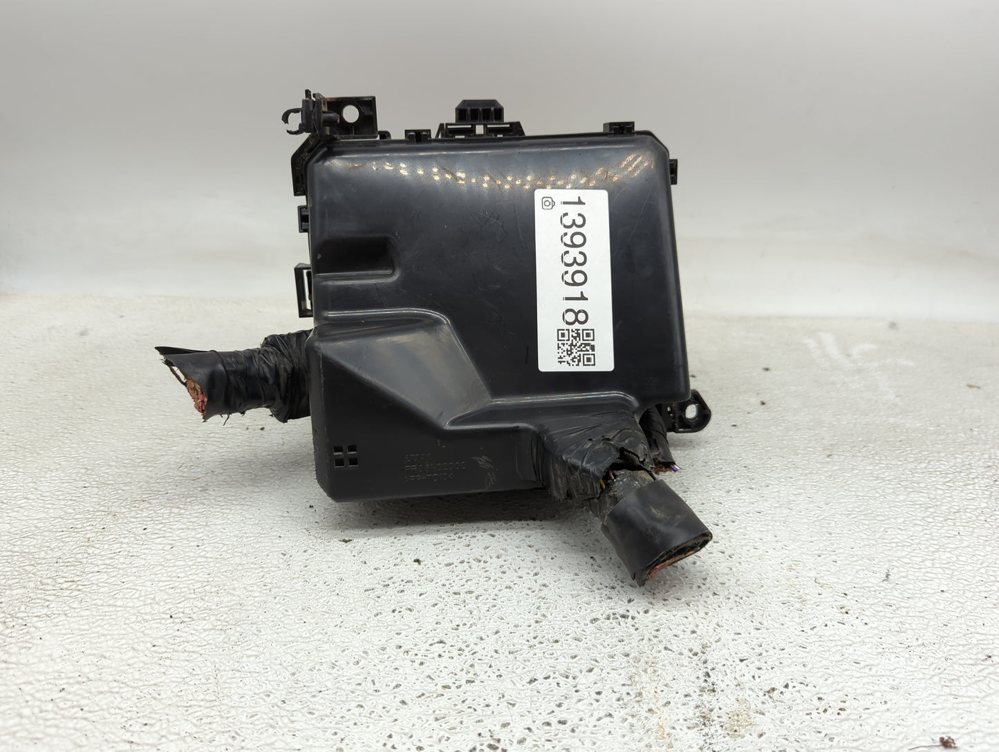 2010 Mitsubishi Outlander Fusebox Fuse Box Panel Relay Module P/N:8565A024 Fits OEM Used Auto Parts - Oemusedautoparts1.com