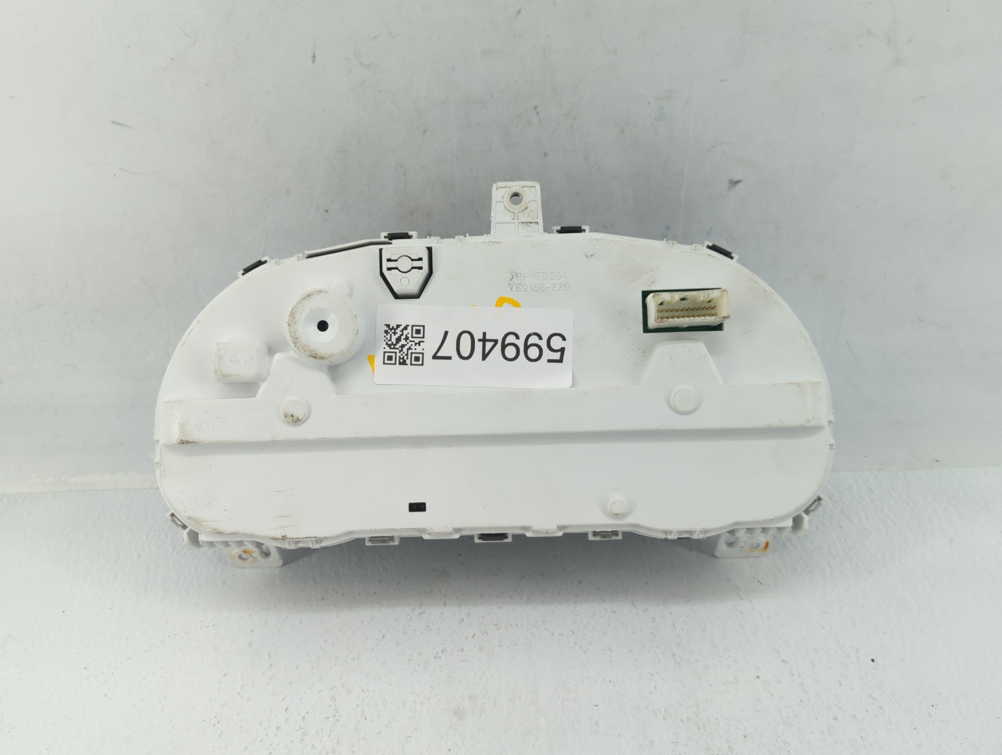 2010 Mitsubishi Outlander Instrument Cluster Speedometer Gauges P/N:528-490 8100B257B Fits OEM Used Auto Parts - Oemusedauto