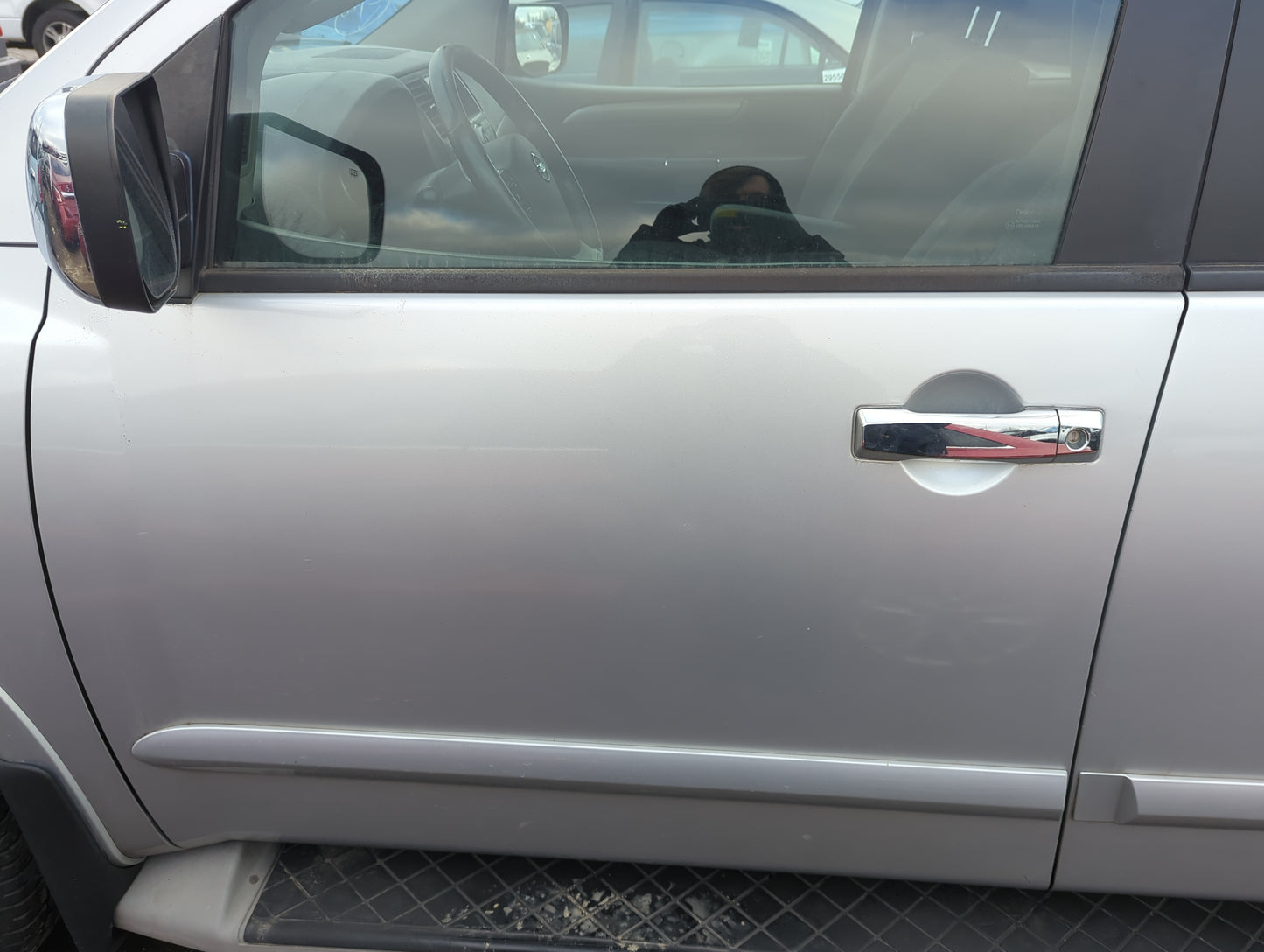 2008-2014 Nissan Armada Driver Front Door Oem - Oemusedautoparts1.com