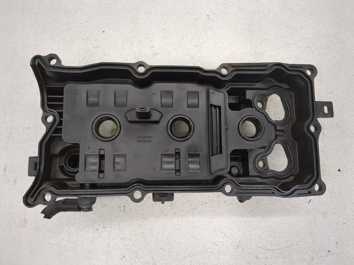 2010 Nissan Maxima Driver Left Cylinder Head Valve Cover P/N:Y2136-021 Fits OEM Used Auto Parts - Oemusedautoparts1.com