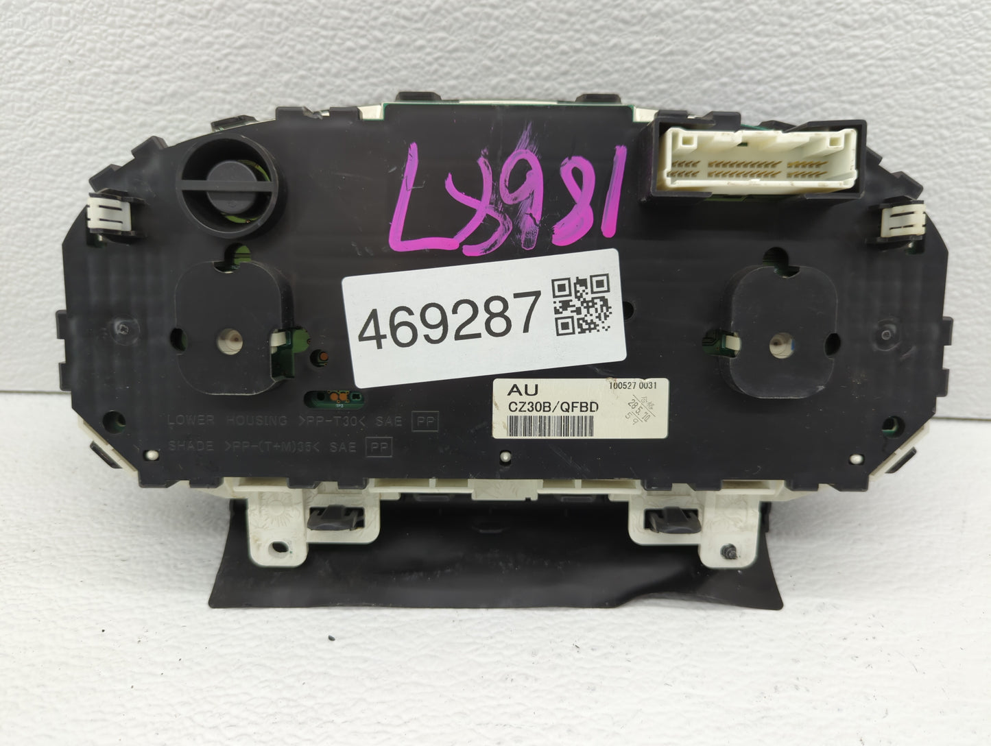 2010 Nissan Rogue Instrument Cluster Speedometer Gauges P/N:CZ30B/QFBD CZ30B/OSUP Fits OEM Used Auto Parts - Oemusedautopart