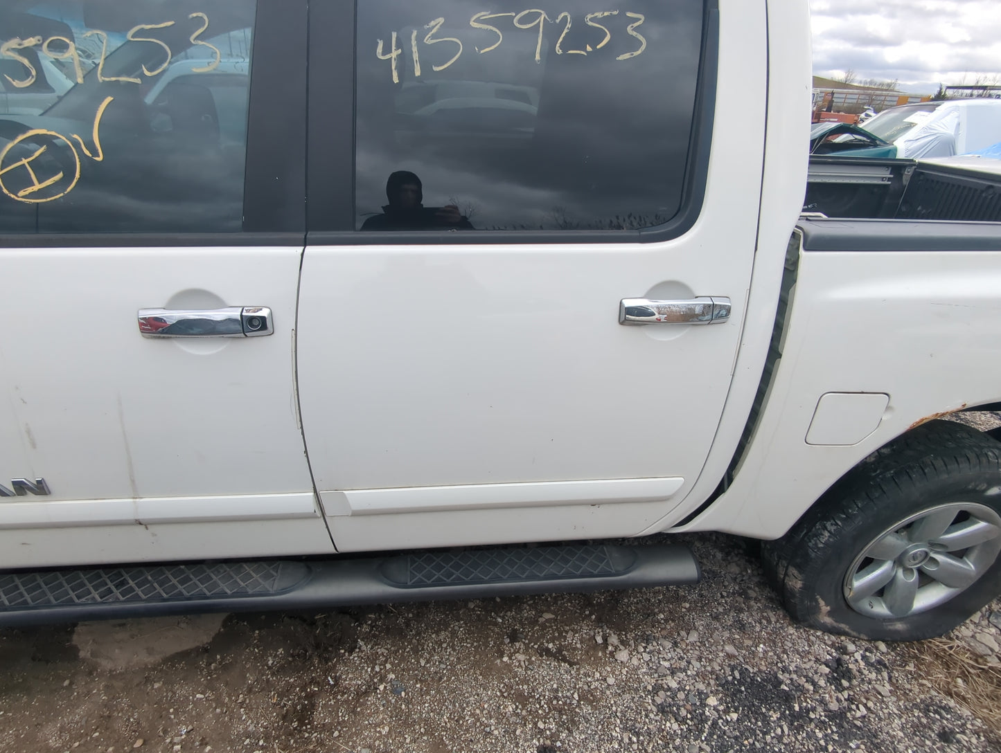 2010 Nissan Titan Driver Rear Door Oem - Oemusedautoparts1.com