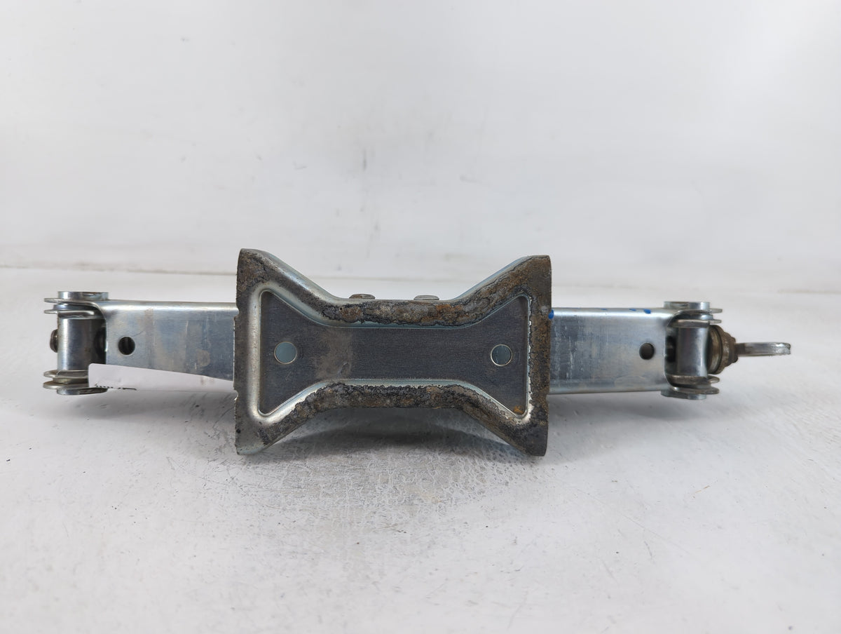 2010 Nissan Versa Spare Scissor Car Jack - Oemusedautoparts1.com