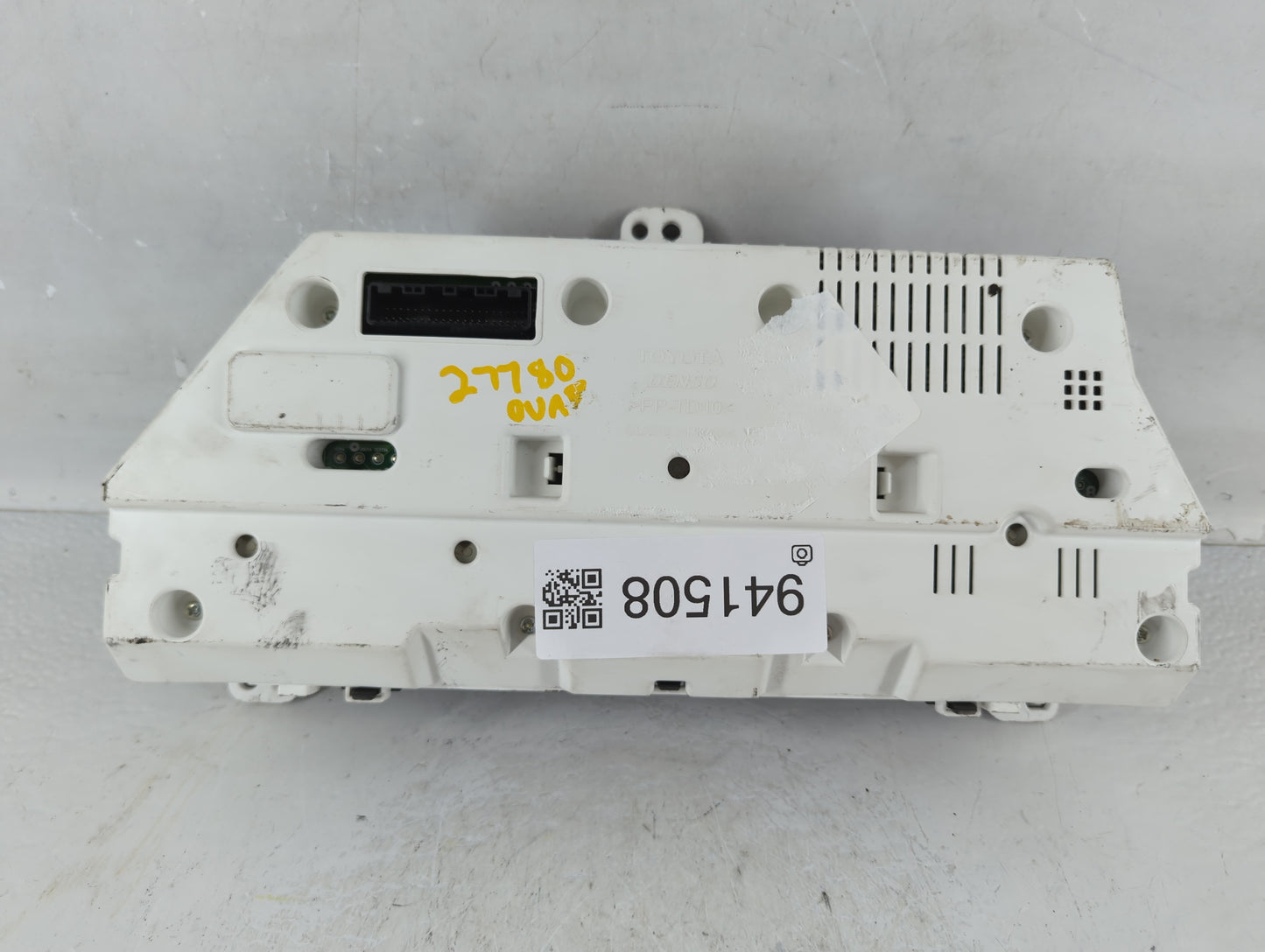 2009-2010 Pontiac Vibe Instrument Cluster Speedometer Gauges P/N:83800-01350-00 Fits Fits 2009 2010 OEM Used Auto Parts - Oe