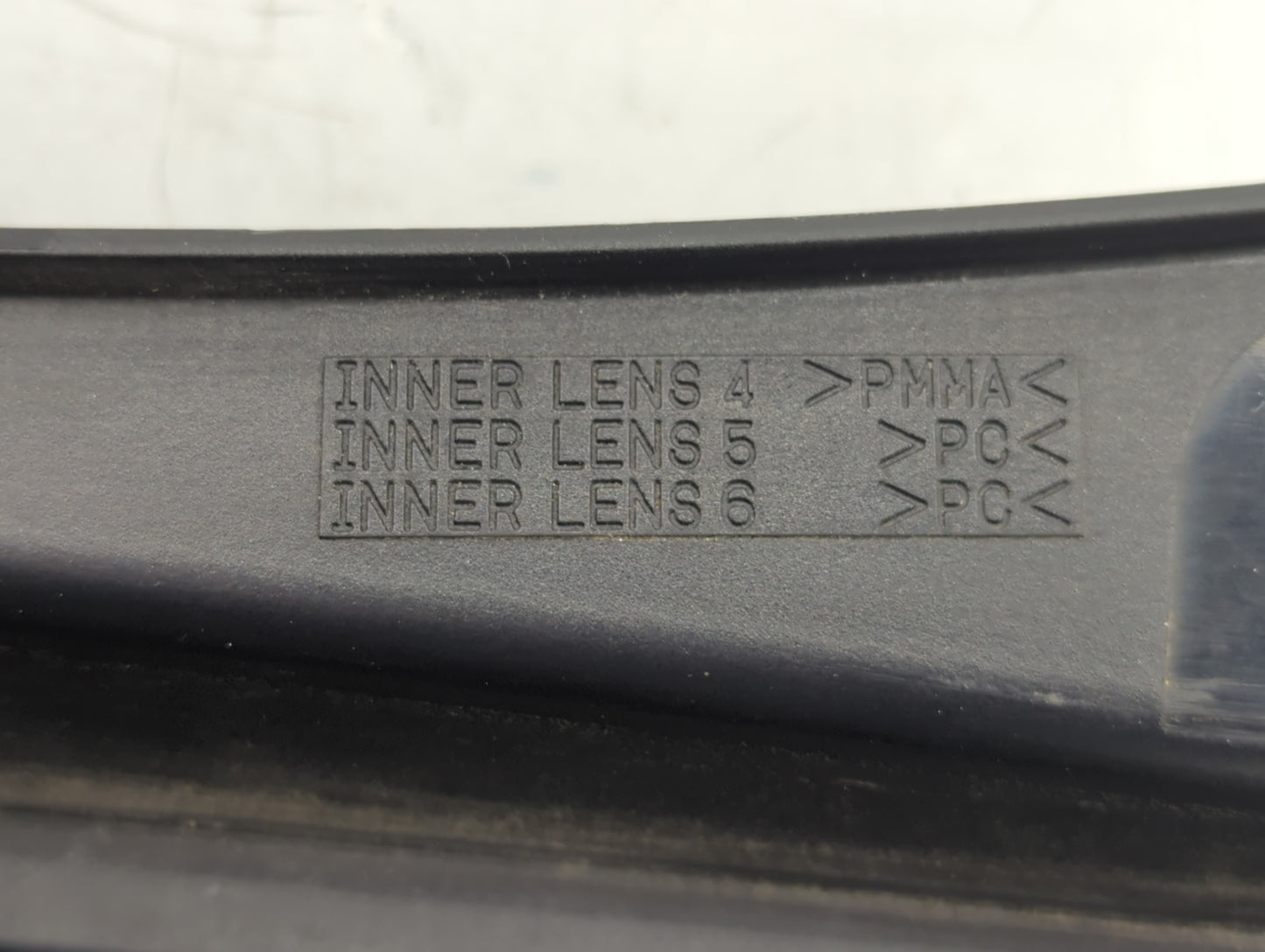 2009-2010 Pontiac Vibe Passenger Right Side Deck Lid Mounted Tail Light - Oemusedautoparts1.com