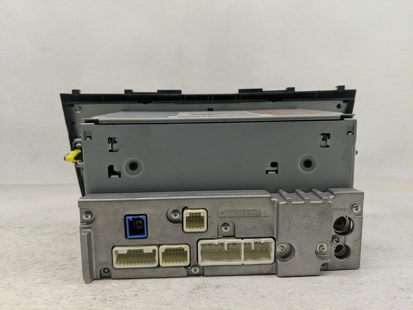2010-2011 Toyota Camry Radio AM FM Cd Player Receiver Replacement P/N:86120-06700 Fits Fits 2010 2011 OEM Used Auto Parts -