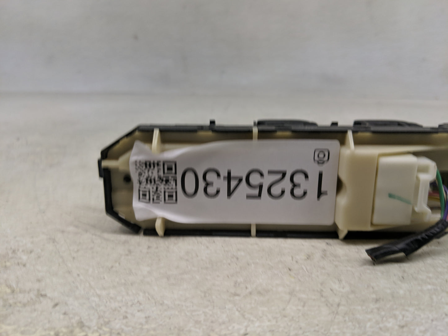 2010-2011 Toyota Camry Master Power Window Switch Replacement Driver Side Left P/N:84820-02190 Fits OEM Used Auto Parts - Oe