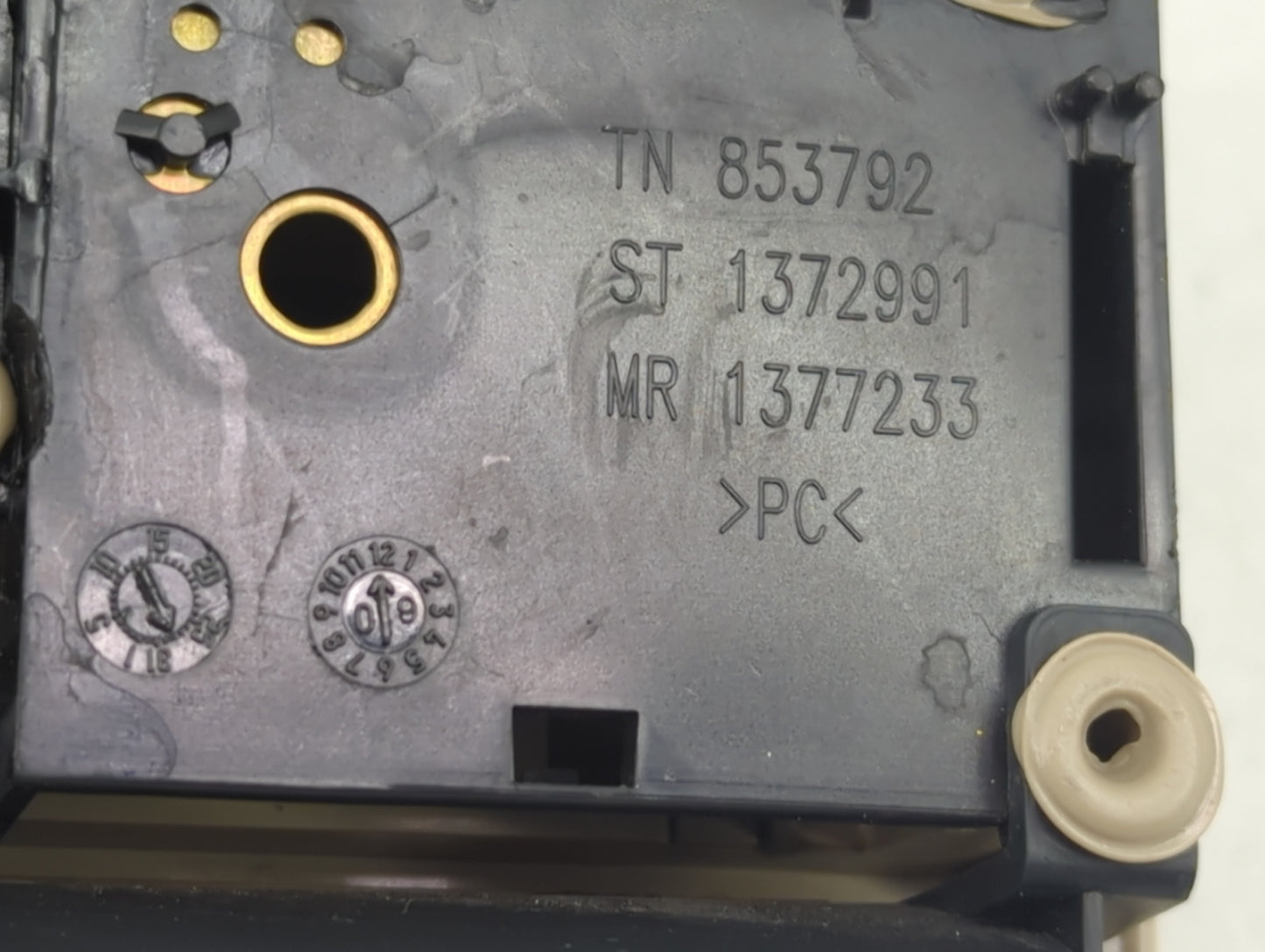 2010 Toyota Camry Overhead Roof Console - Oemusedautoparts1.com