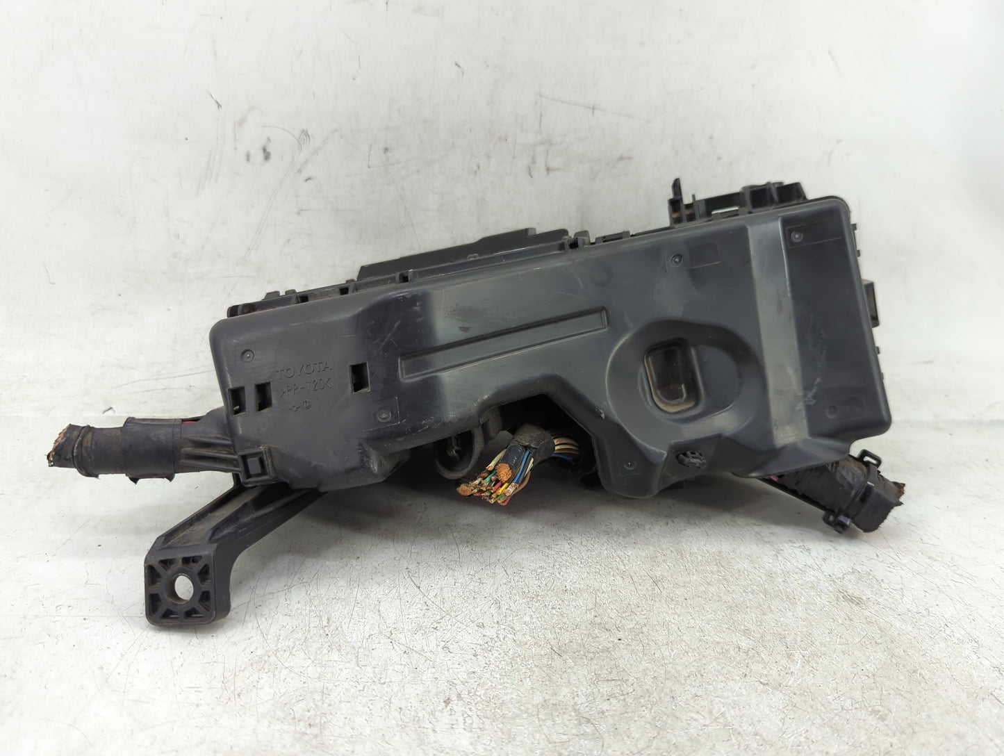 2010-2011 Toyota Camry Fusebox Fuse Box Panel Relay Module P/N:82720-06091 Fits Fits 2010 2011 OEM Used Auto Parts - Oemused
