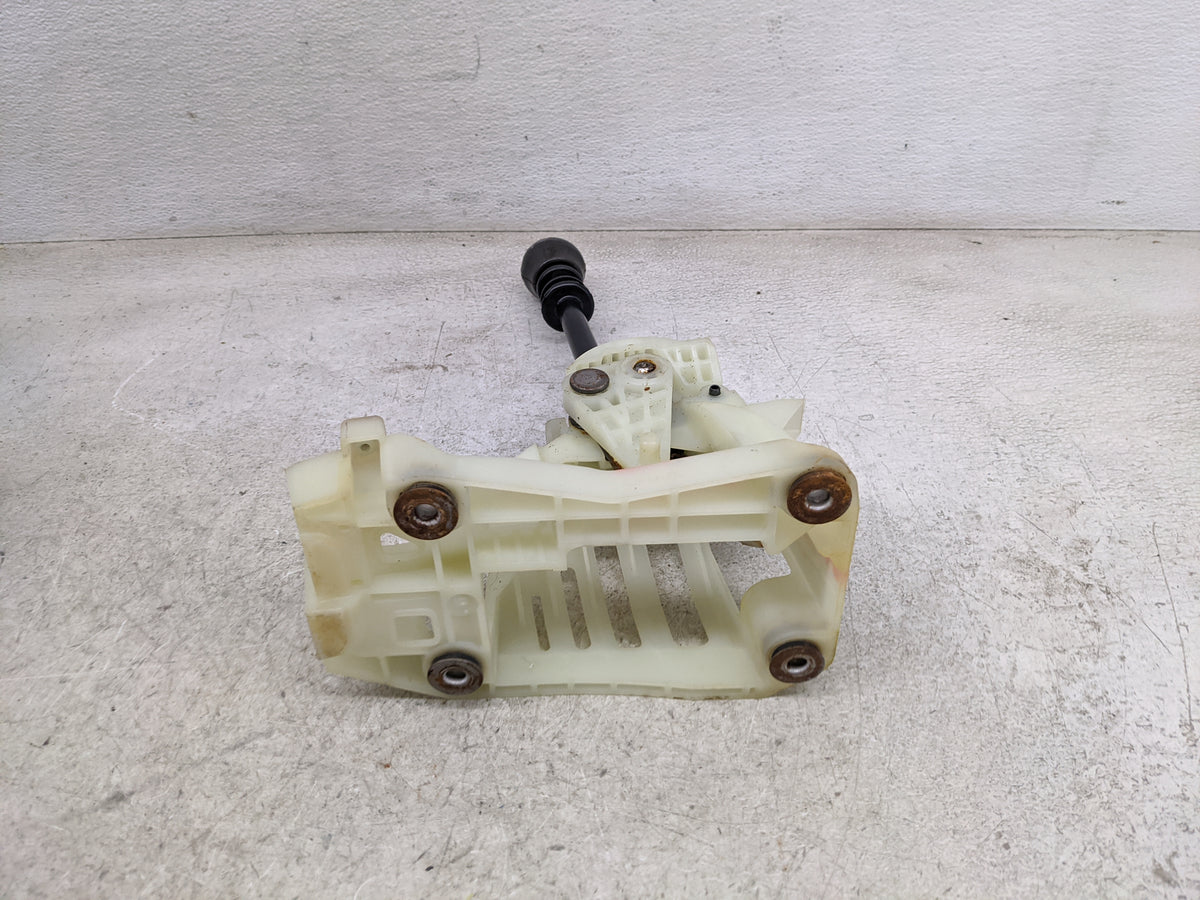 2010 Toyota Camry Floor Console Assembly Shifter 1480383 - Oemusedautoparts1.com