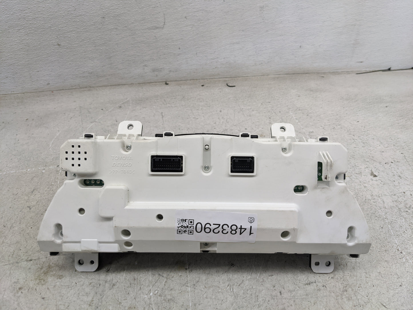 2010-2011 Toyota Camry Instrument Cluster Speedometer Gauges P/N:83800-06W50 TN257450-3413 Miles: Fits Fits 2010 2011 OEM Us